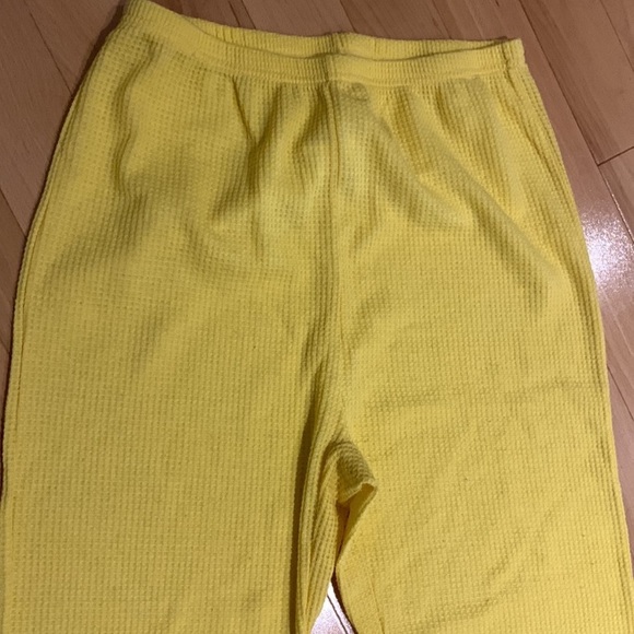✏️🆓 w $30+ purch 1 Yellow & 1 White Ribbed thermal underwear - size M - Picture 3 of 16